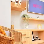 Stylish - Designed For Your Perfect * بوخارست